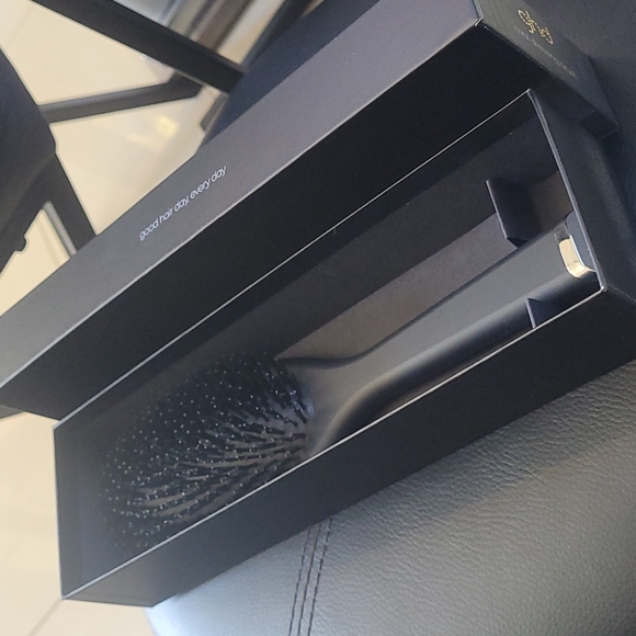 ghd Oval Dressing Brush - Picture 3 of 4